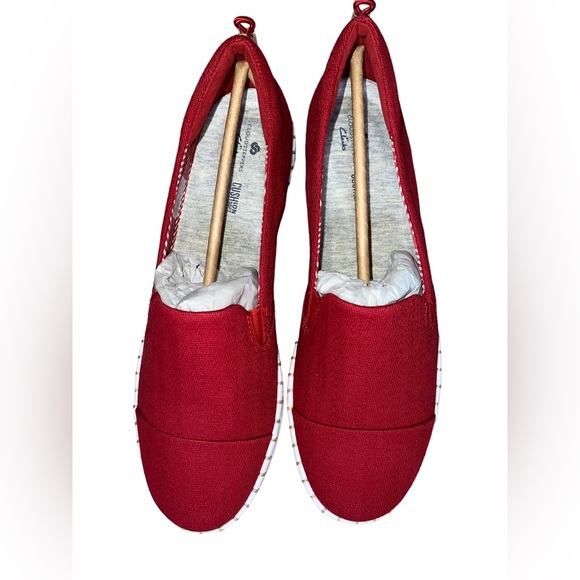 ⛅️ NWB Clark’s Cloudsteppers Red Slip Ons - Picture 2 of 7